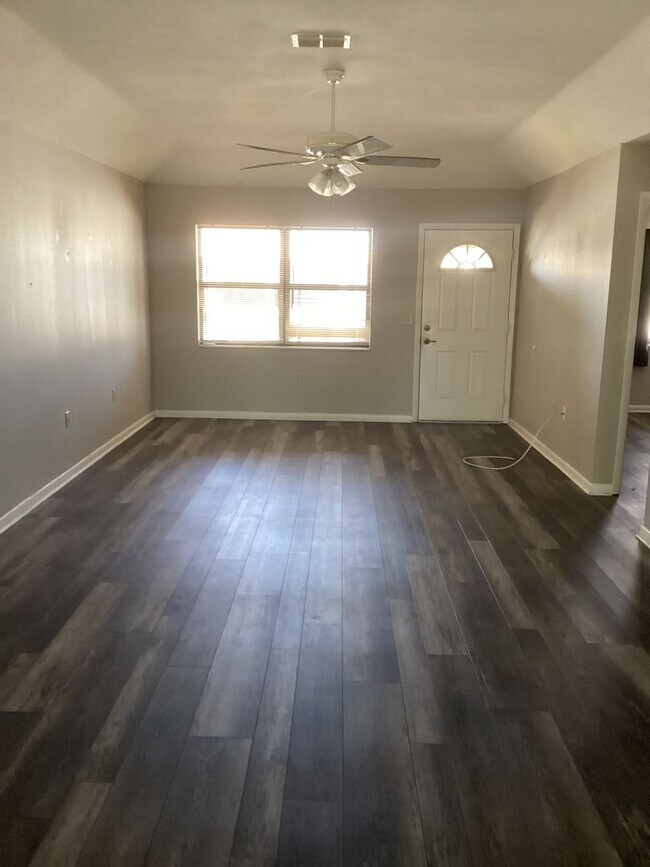 Foto del edificio - 55+ Gated HOA Community!