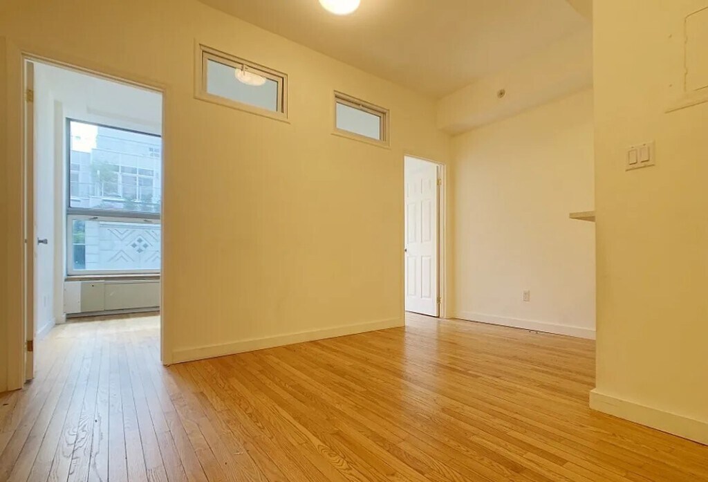 Foto principal - 102 Fulton St
