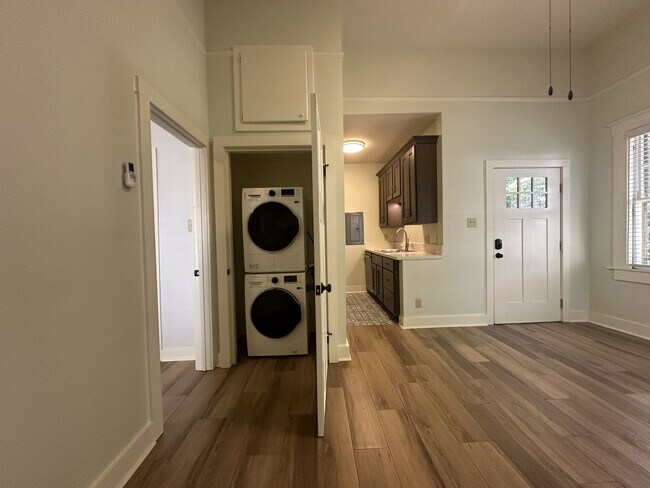 Foto del edificio - 515 E 8th St