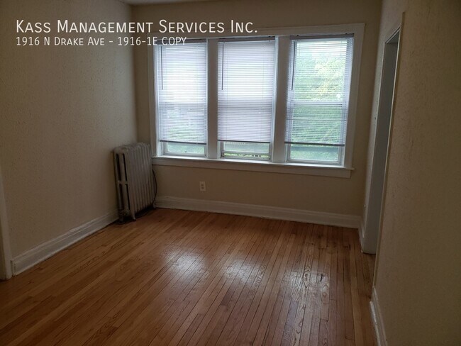 Building Photo - Logan Square 2bdrm/1bath unit with heat in...