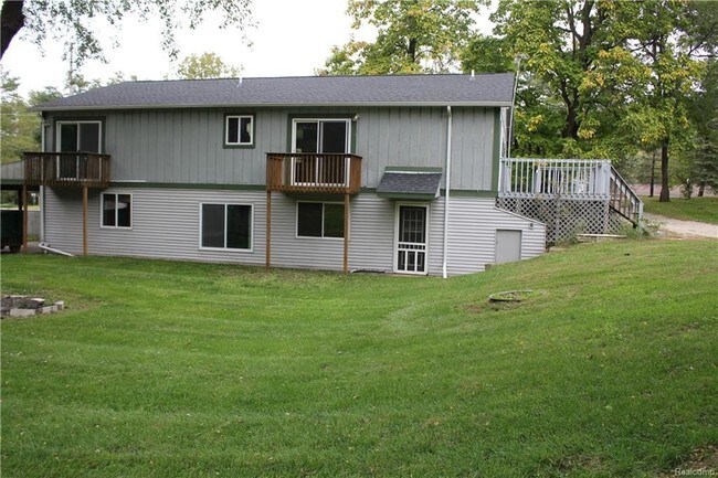 Building Photo - 9354 White Lake Rd