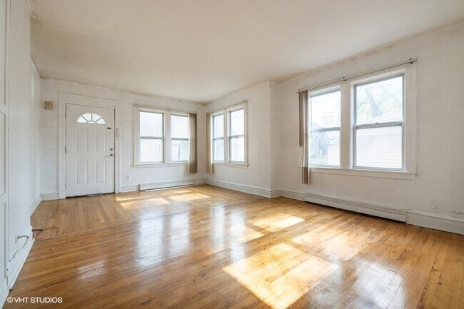 Building Photo - 6028 N St Louis Ave