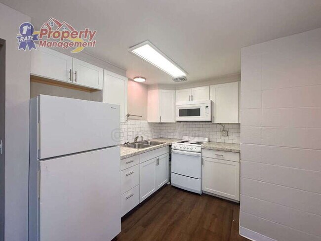 Foto del edificio - 1213 W Beacon St