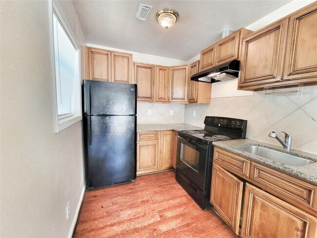 Building Photo - 116 Marian St