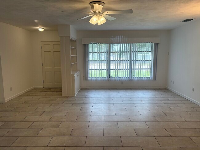 living/dining 19x23 - 690 Avenue C SE