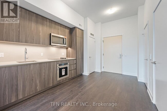 Building Photo - 15 Richardson St