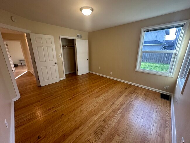 Building Photo - 737 SE 146th Ave