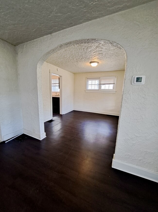 Building Photo - 244 E Siebenthaler Ave