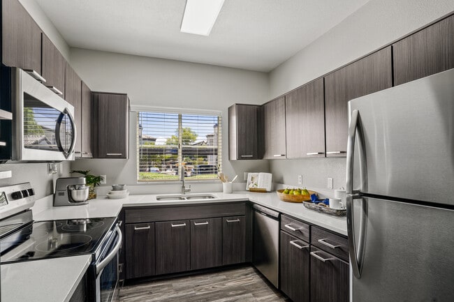 Building Photo - Pinnacle Heights