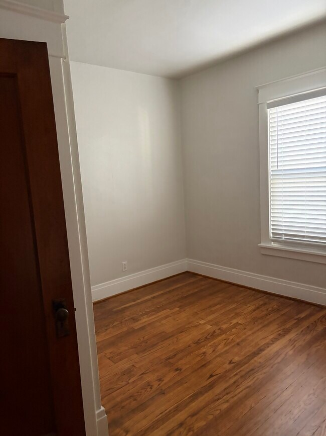 Foto del edificio - 1376 Amherst St