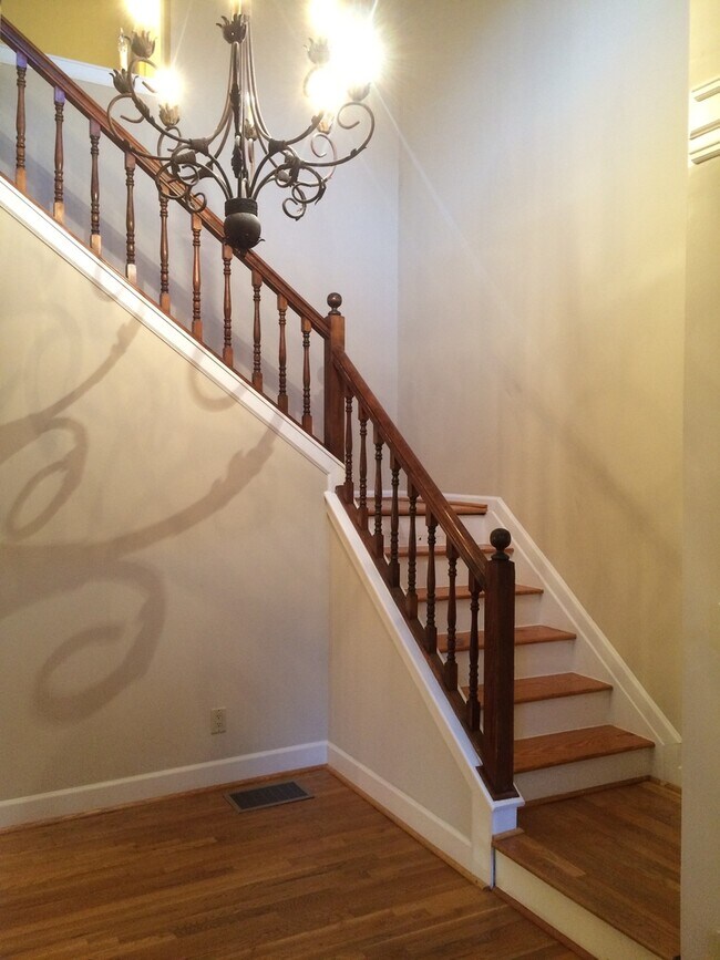 Foto del edificio - Spacious 4Bedroom/3.5 Bathroom in Lullwate...