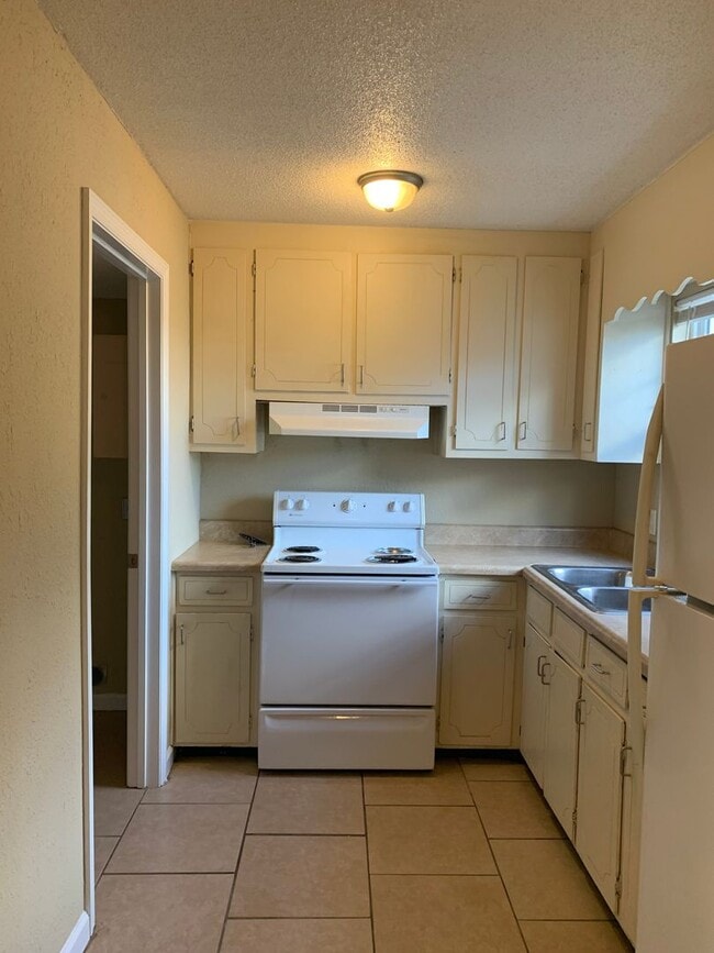 Building Photo - 1305 Breckenridge Dr