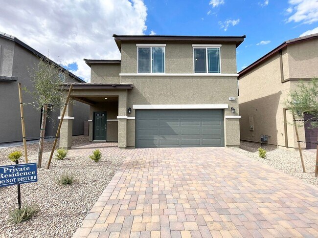 Building Photo - NICE TWO STORY SINGLE FAMILYT HOUSE
