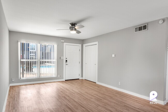 Building Photo - 5005 Manor Rd
