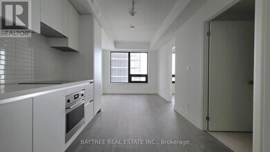 Building Photo - 2 Erskine Rd