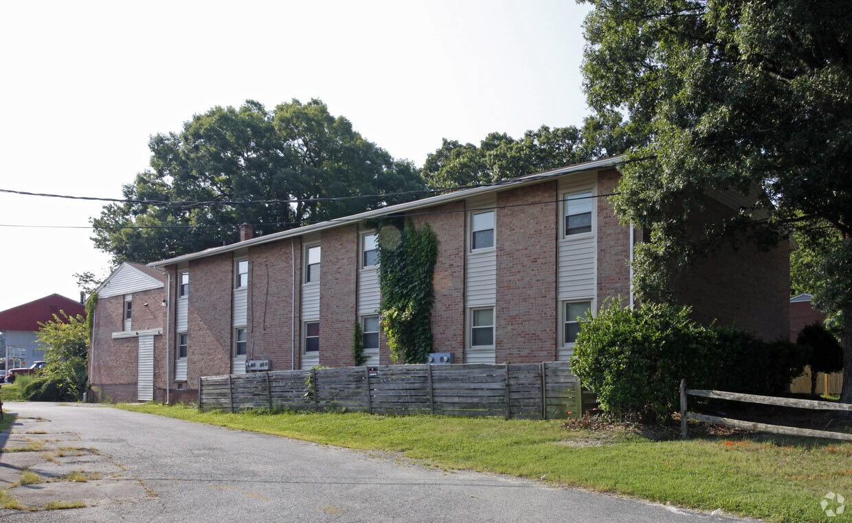 Building Photo - The Townhouses of Eastwood