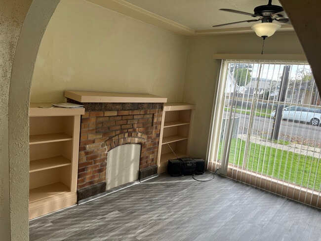 Photo - 772 Sunset Blvd House