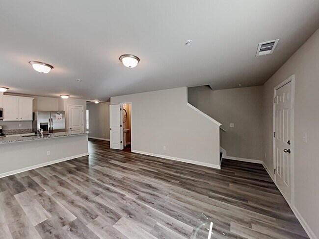 Building Photo - 1050 Wedgewood Ct NE