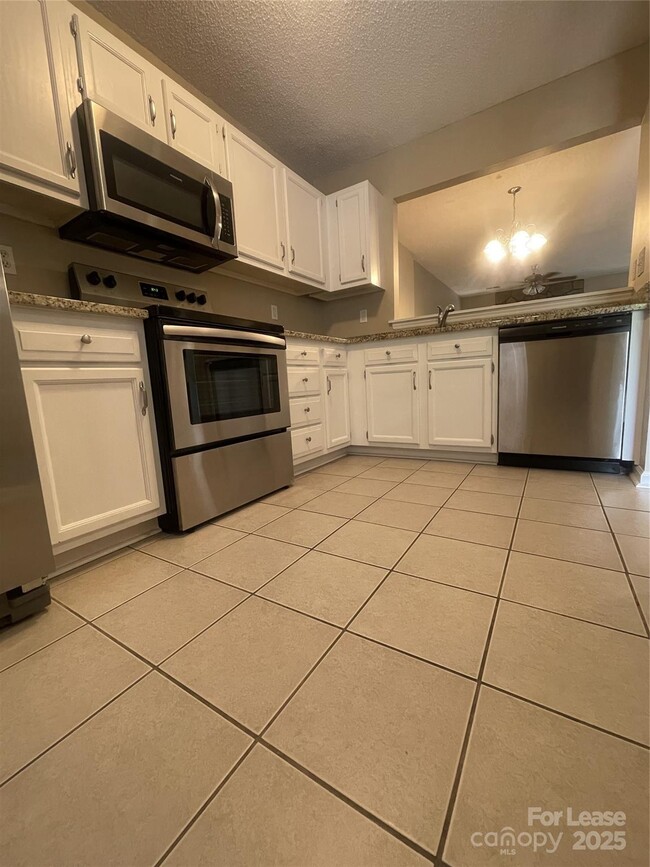 Foto del edificio - 6400 Windsor Gate Ln