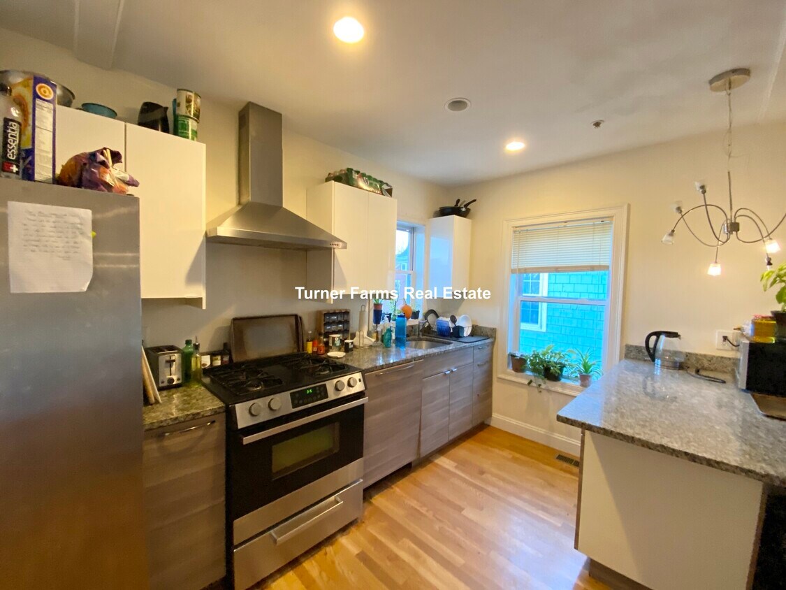 Foto principal - 128 Hillside St