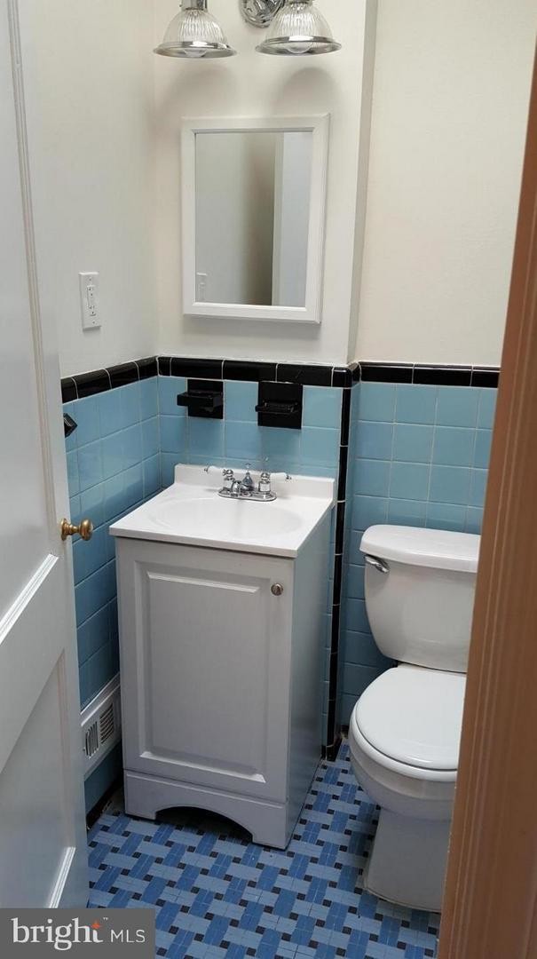 Building Photo - 1377 Downing St NE