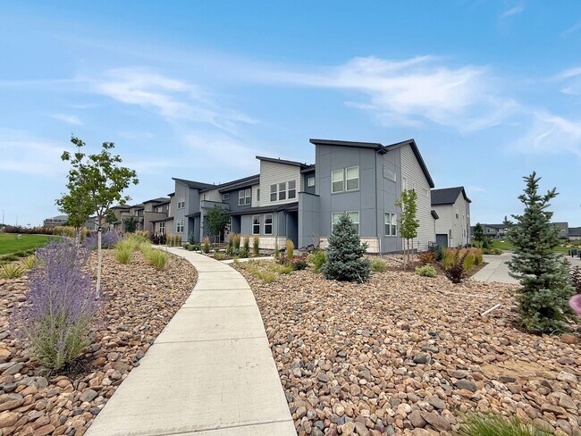 Foto del edificio - $0 DEPOSIT OPTION. BRIGHT AND SPACIOUS 3-B...