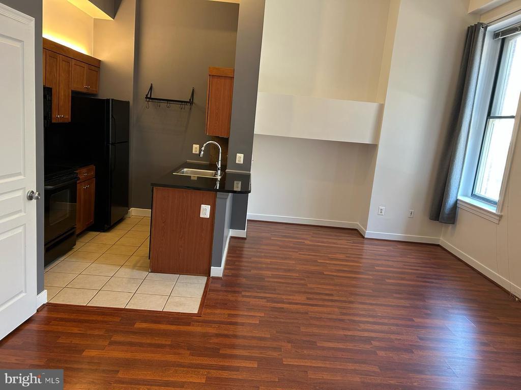Primary Photo - 616 E St NW
