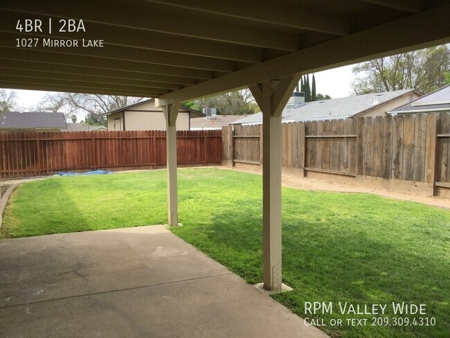 Building Photo - Beautiful 4 Bedroom Home in Established No...