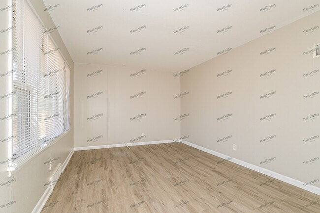 Building Photo - 6834 Eisele St