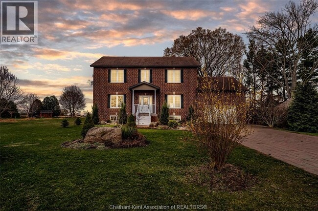 Building Photo - 140 Main St W