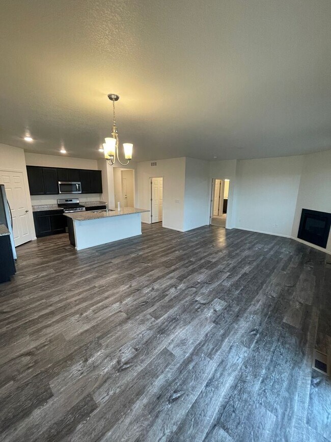 Building Photo - 3 Bed 2 Bath House in Windsor!