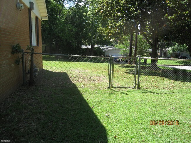 Building Photo - 3 br, 2 bath House - 2409 S Robertson Ave