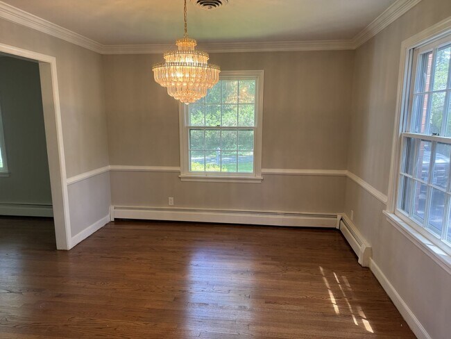 Foto del edificio - 5048 Grassmere Rd