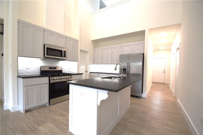 Foto del edificio - 668 Sun Meadows Loop