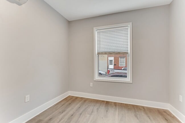 Building Photo - 304 E Ontario-
