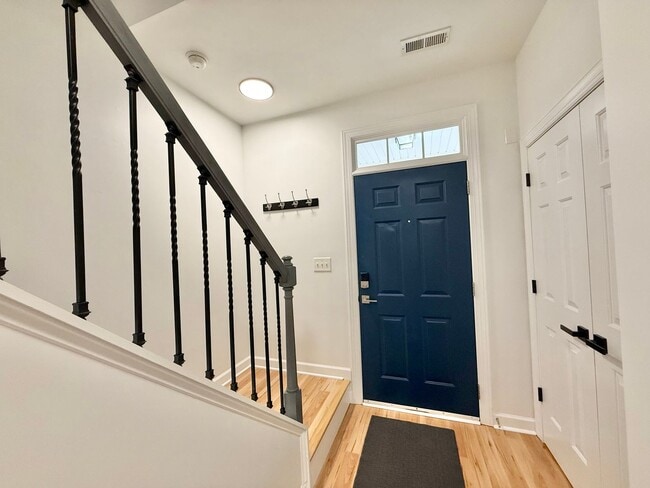 Building Photo - Modern 3BD, 2.5BA End Unit Raleigh Townhome with HOA Amenities Near I-540 & Triangle Town Center