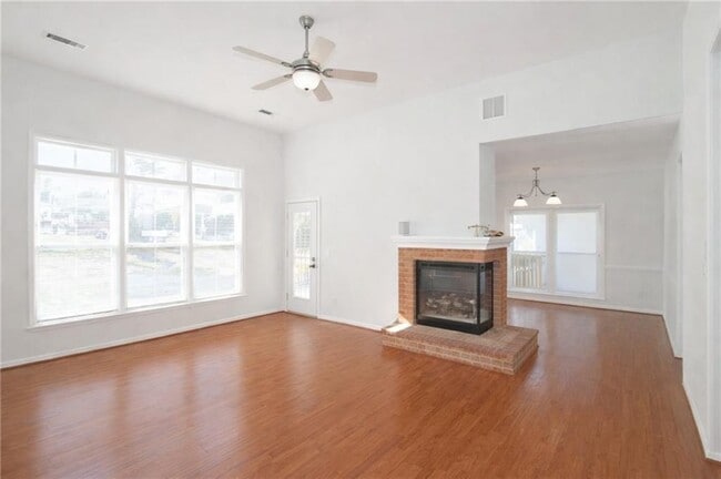 Building Photo - 303 Leeward Walk Ln