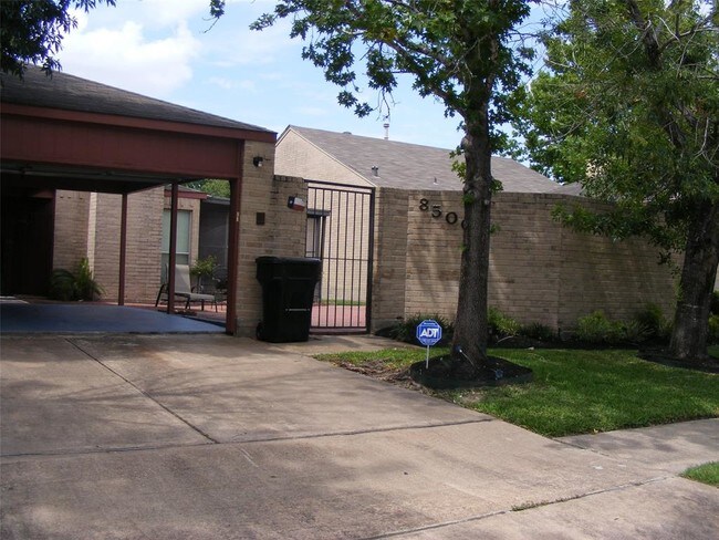 Building Photo - 8506 Sandy Glen Ln
