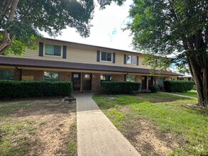 Building Photo - 212 W Val Verde Cir