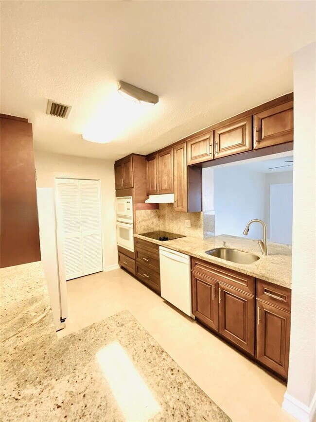 Foto del edificio - 5595 W 13th Ave