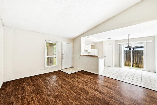 Foto del edificio - 10604 Lanshire Dr