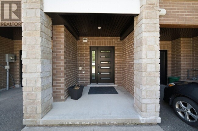 Building Photo - 33 Jarvis St