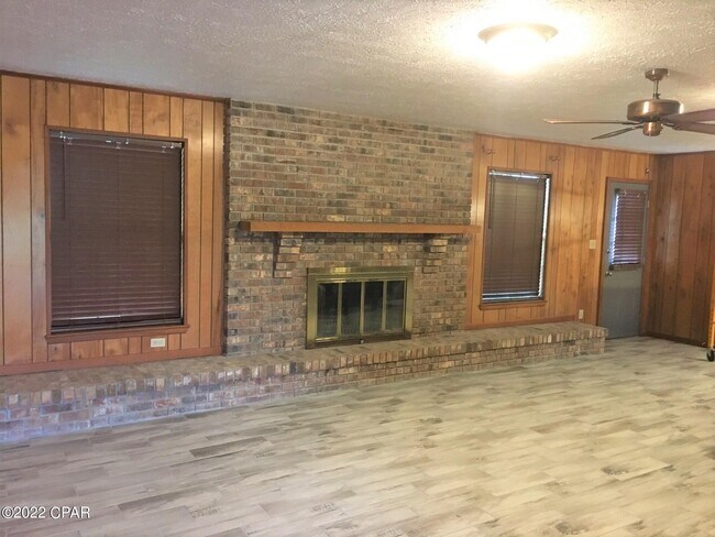 Building Photo - 5113 N Lakewood Dr
