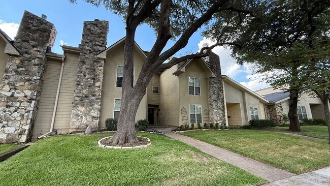 Building Photo - 9432 Timberleaf Dr