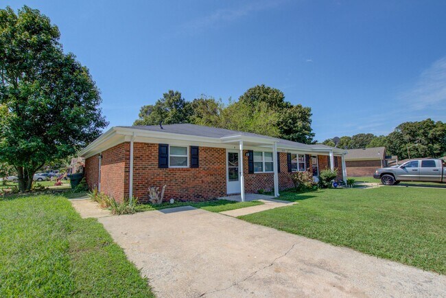 Building Photo - 4601 Hardy Dr