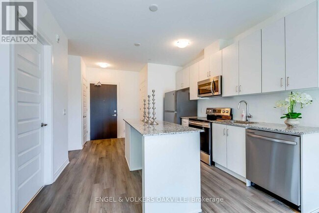 Building Photo - 102 Grovewood Common