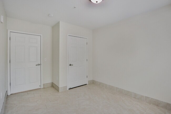 Foto del edificio - 823 15th Ave SE