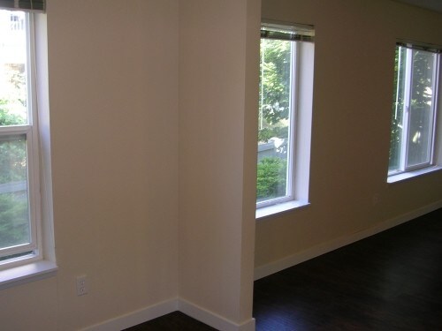 Building Photo - 117 20th Ave E