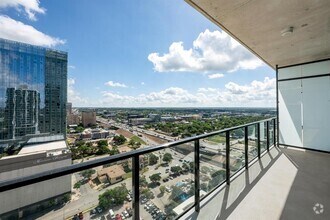 Building Photo - 610 Davis St