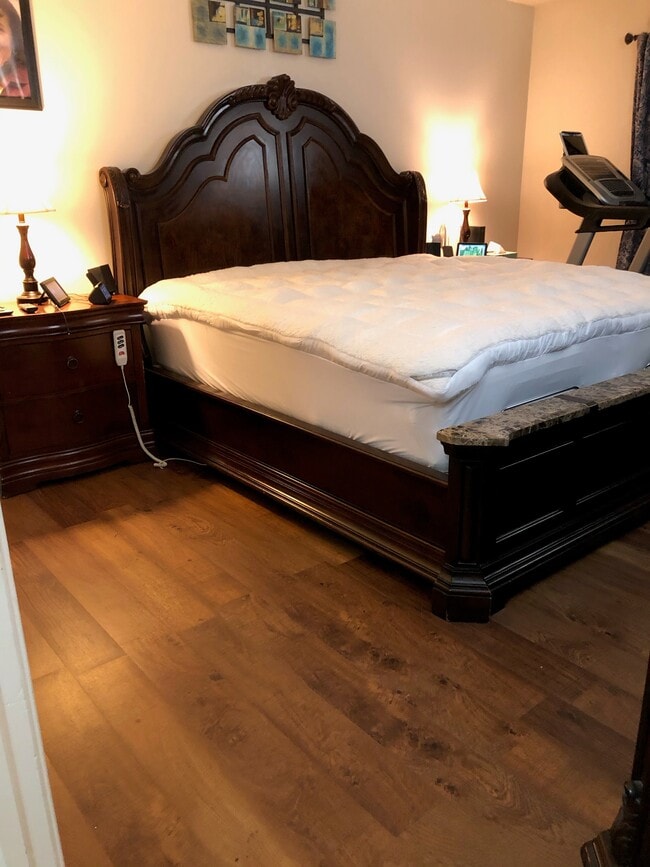 Bedroom - 2390 State St
